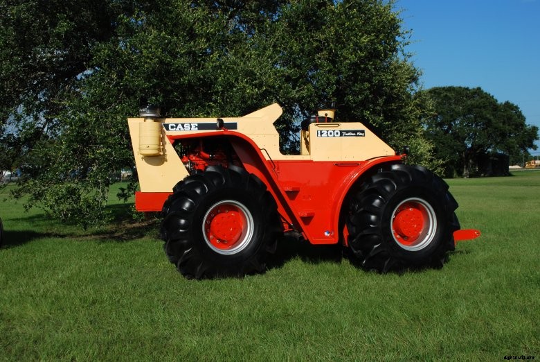 J.I. Case 1200 Traction King